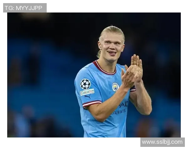 足球明星小罗亲笔签名珍藏品揭晓引发球迷热议与追捧