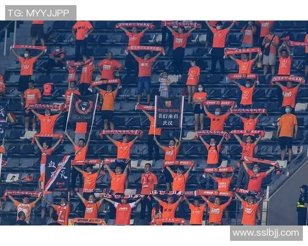 足球明星齐聚武汉激情对决点燃比赛日盛况